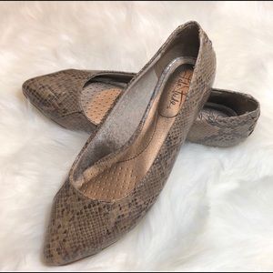 New LifeStride Qute Brown Flats